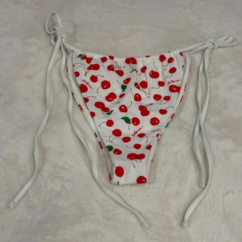 Frankies Bikinis new without